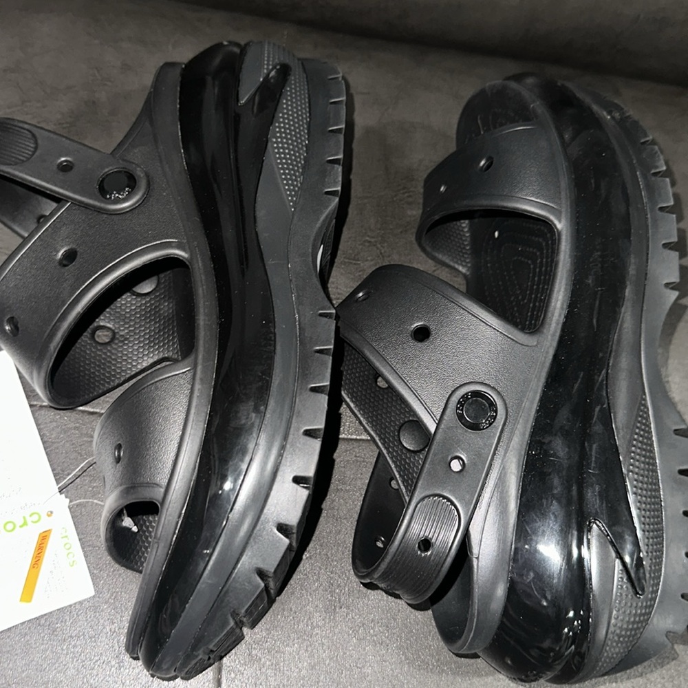 CROCS Classic Black Sandals - Picture 6 of 8